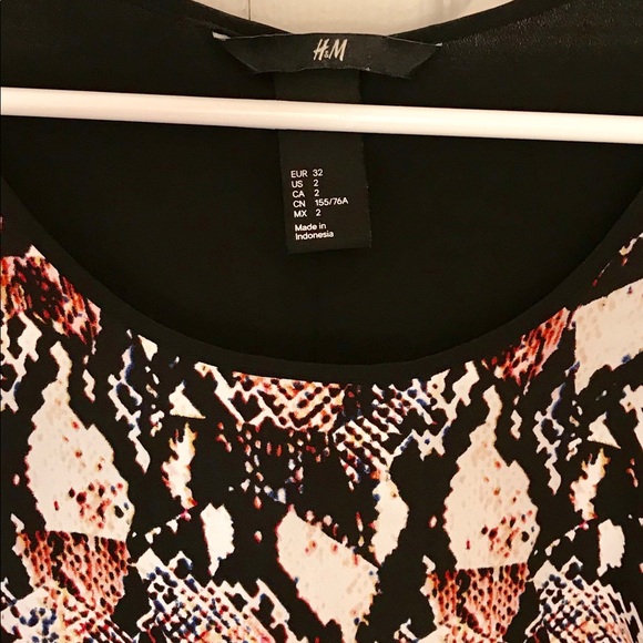 H&M High-Low Tank Top; US 2 (Small) - Picture 3 of 3